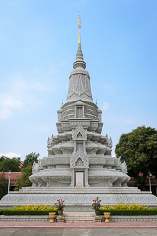 King Ang Duong's Stupa King Ang Duong's Stupa