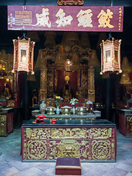 Sam Kai Vui Kun Temple Altar
