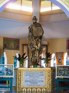 Bhaddanta Vicittasara Bhivamsa Statue