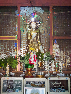 Mingun Pahtodawgyi Temple Altar