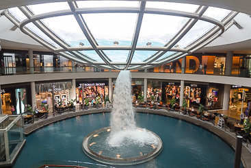 Shoppes at Marina Bay Sands Fountain