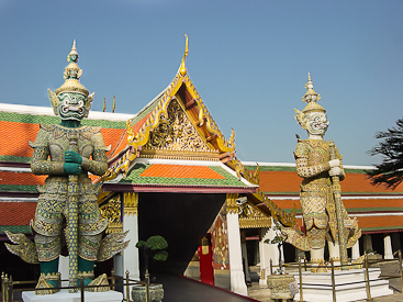 Statues at Wat Phra Kaeo