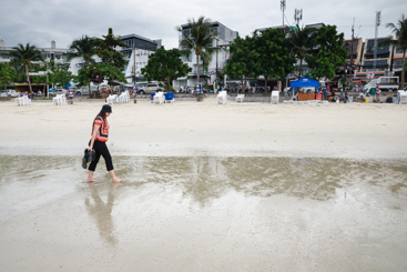 Peep Walking the Beach