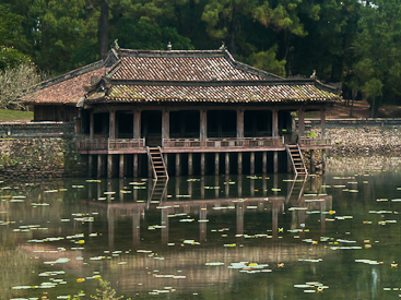 Xung Khiem Pavilion on Luu Khiem Lake