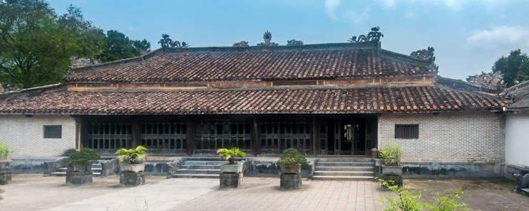 Hoa Khiem Palace and Courtyard